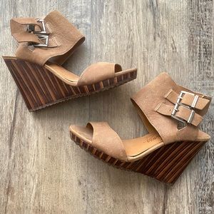 Arturo Chiang wedges size 6.5